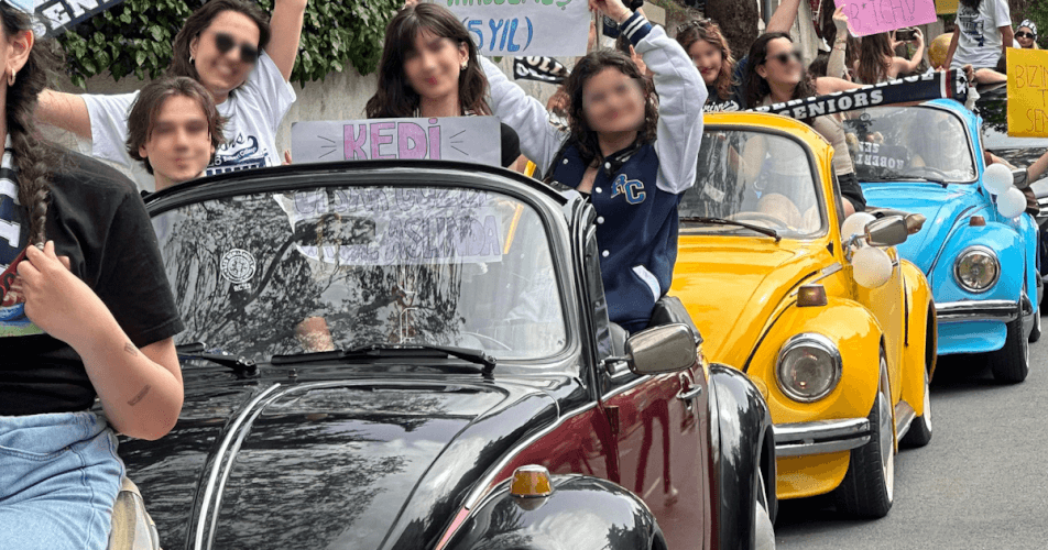Okul Konvoyları İçin Üstü Açık (Cabrio) Araba Kiralama